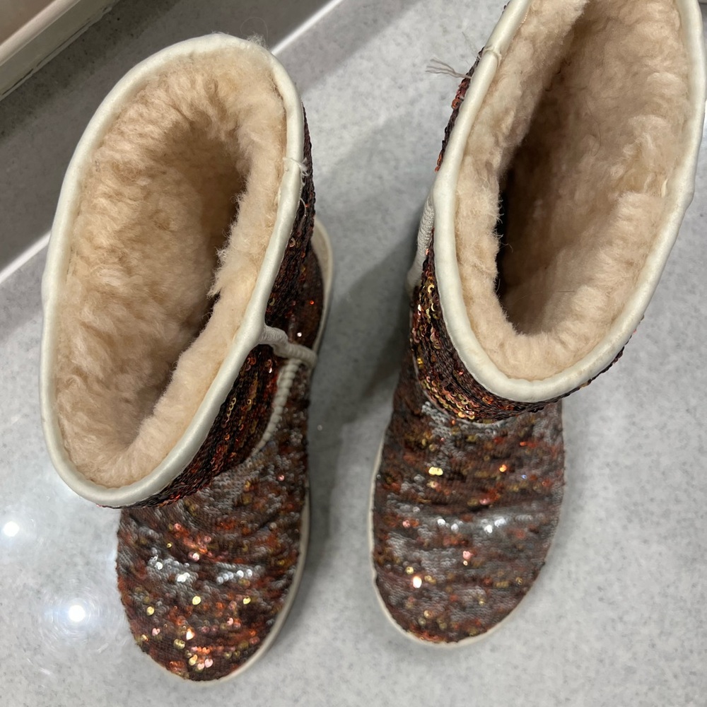✨ UGG | Brown & Silver Sequin Fur-Lined Boots Size 8 | Good Condition - Picture 9 of 12